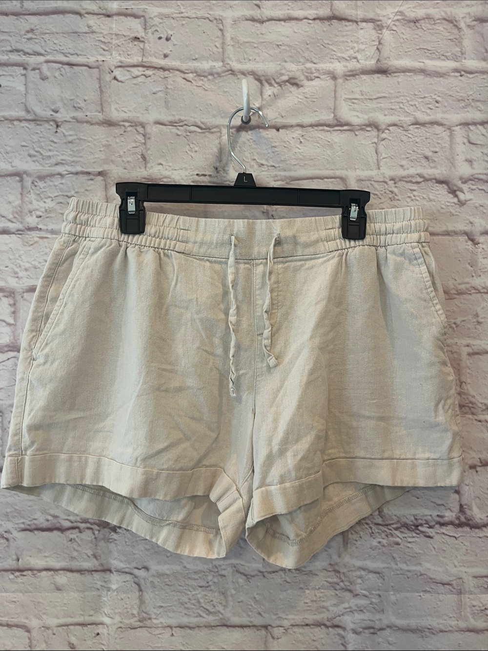 Old Navy Cream Drawstring Linen-Blend Athletic Shorts